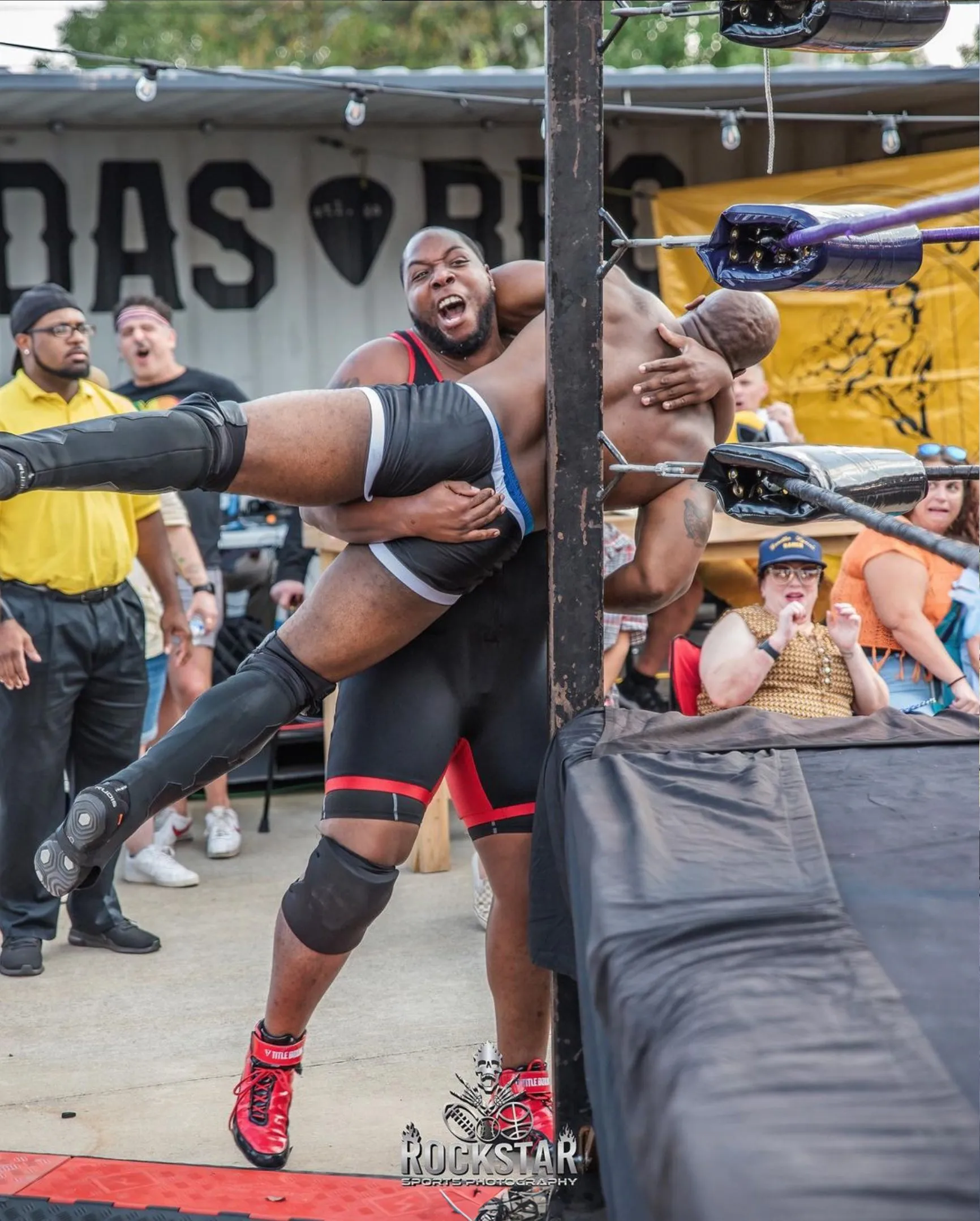 Deep South Wrestling fans